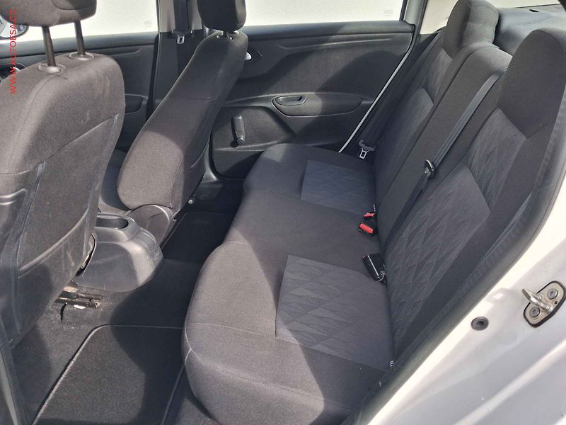 Citroën C-Elysée (2016) 1.6 i, ČR, Exclusive, TZ - fotka 10 z 13