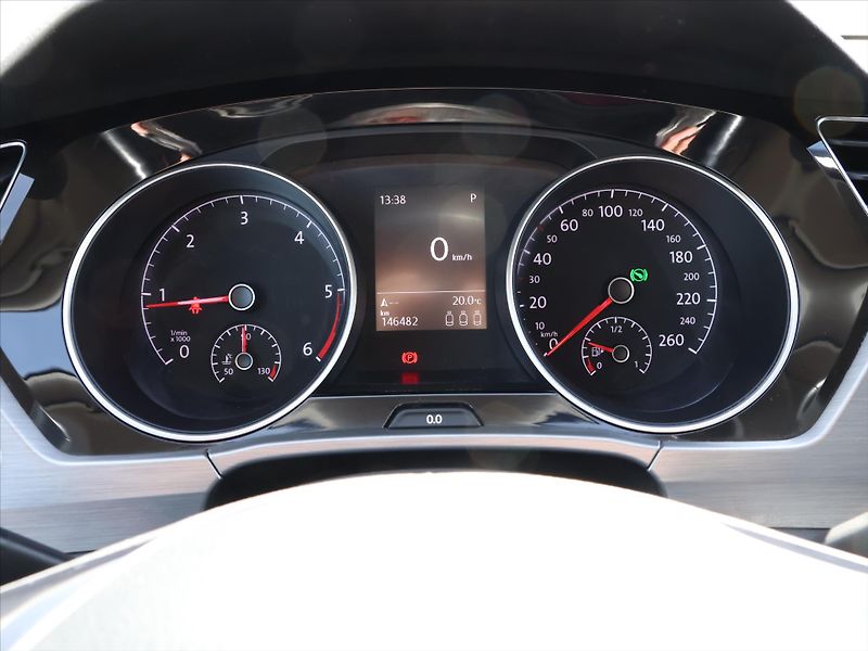Volkswagen Touran 2,0 TDI 110kW DSG LED 1.Maj. - fotka 14 z 24