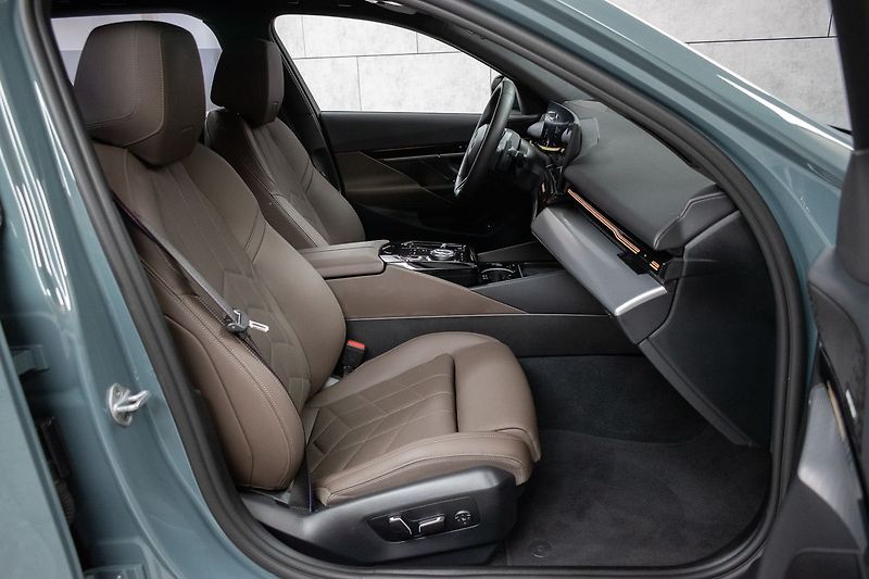 BMW Řada 5 540d xDrive ///M*ZÁRUKA*ČR 1.M - fotka 12 z 51