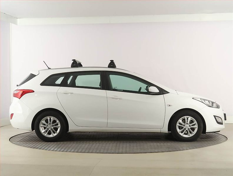 Hyundai i30 (2016) 1.6 CRDi, Tempomat - fotka 6 z 16