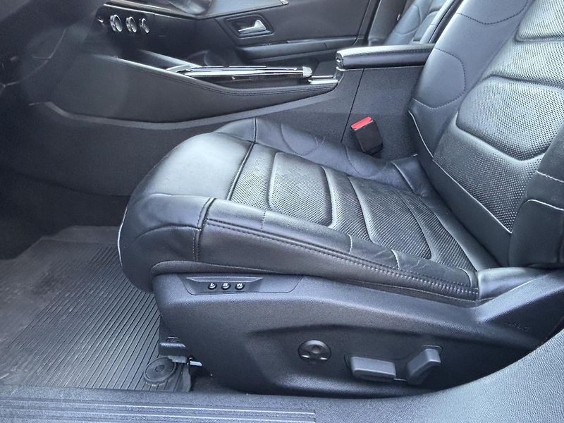 Citroën C5 X 1.6 SHINE - fotka 10 z 11