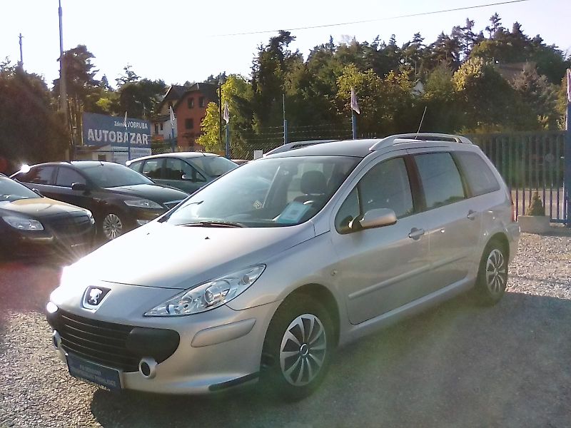 Peugeot 307 (2007) 1.6i 16V SW, kola navíc - fotka 10 z 32