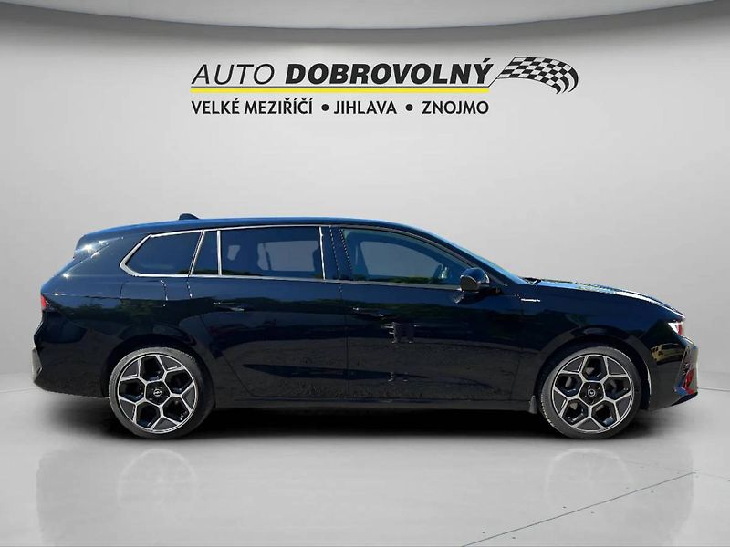 Opel Astra Sports Tourer GS BlueHDi 96kW - fotka 9 z 39