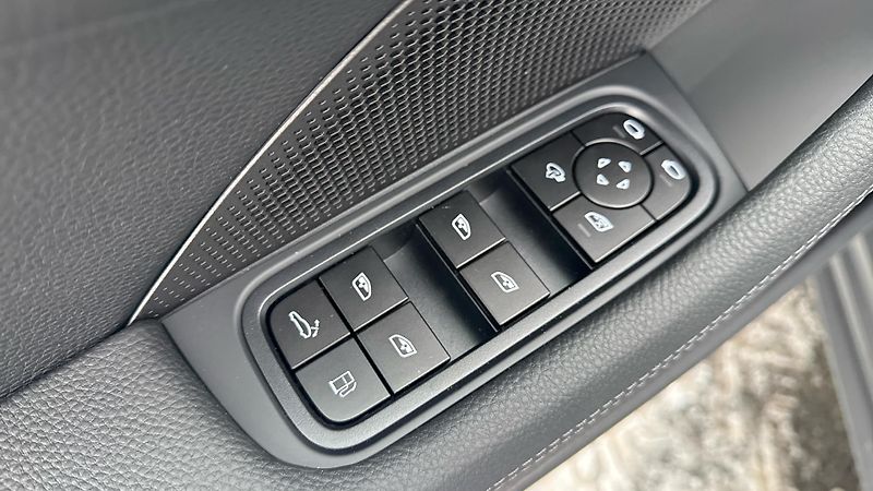 Porsche Panamera 4 E-Hybrid - fotka 26 z 30