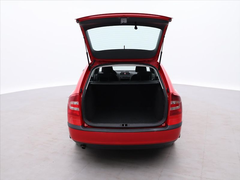 Škoda Octavia 1,6 i 75kW CZ 1.Maj Klima Tour - fotka 9 z 25