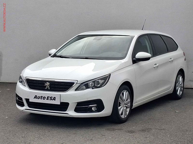 Peugeot 308 (2019) 1.2 PT, 1.maj,ČR, servis - fotka 3 z 17