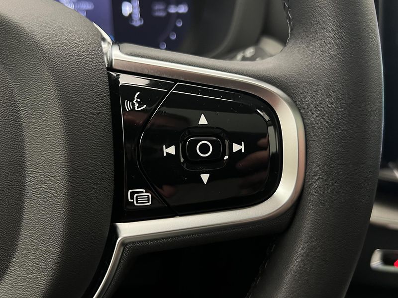 Volvo XC60 T6 AWD DARK PLUS CZ 1. maj. - fotka 27 z 49