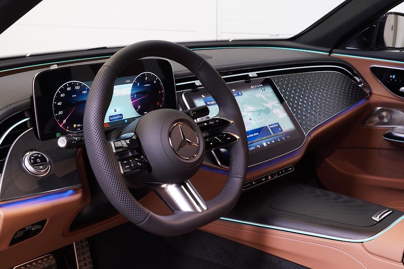 Mercedes-Benz Třídy E 220d4M,AMG,VZDUCH,VENTILACE,TZ - fotka 15 z 34