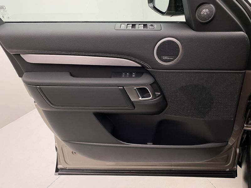 Land Rover Discovery D350 DYNAMIC HSE AWD AUT - fotka 7 z 67