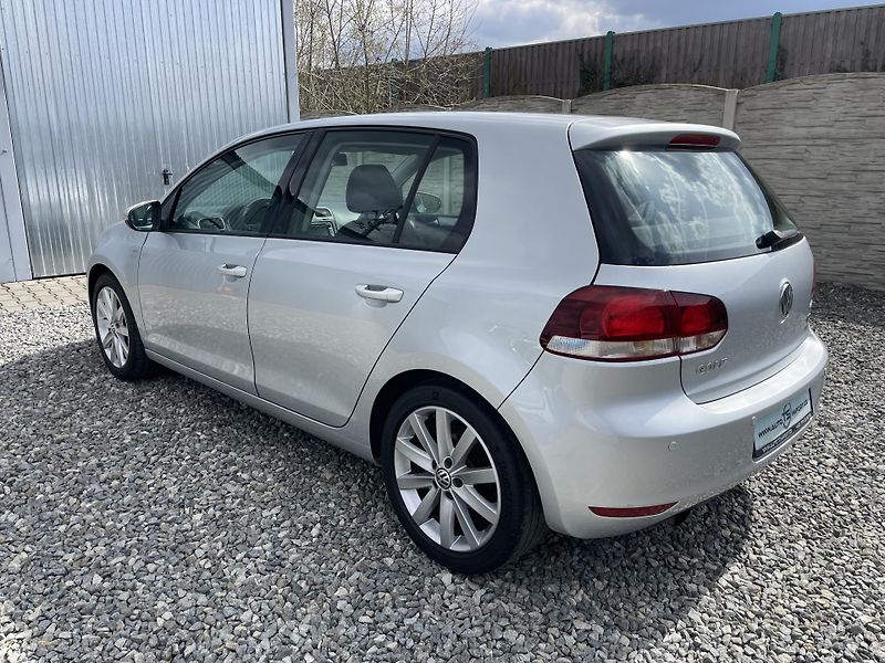 Volkswagen Golf 1.6TDi 105PS  6 HIGHLINE TOP!! - fotka 16 z 176