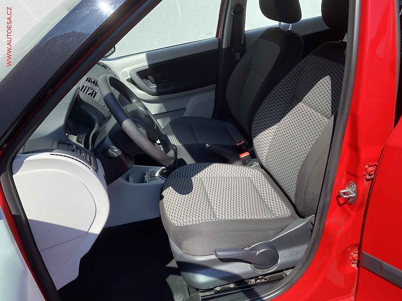 Škoda Fabia (2011) 1.2 TSi, Ambiente, park. - fotka 9 z 14