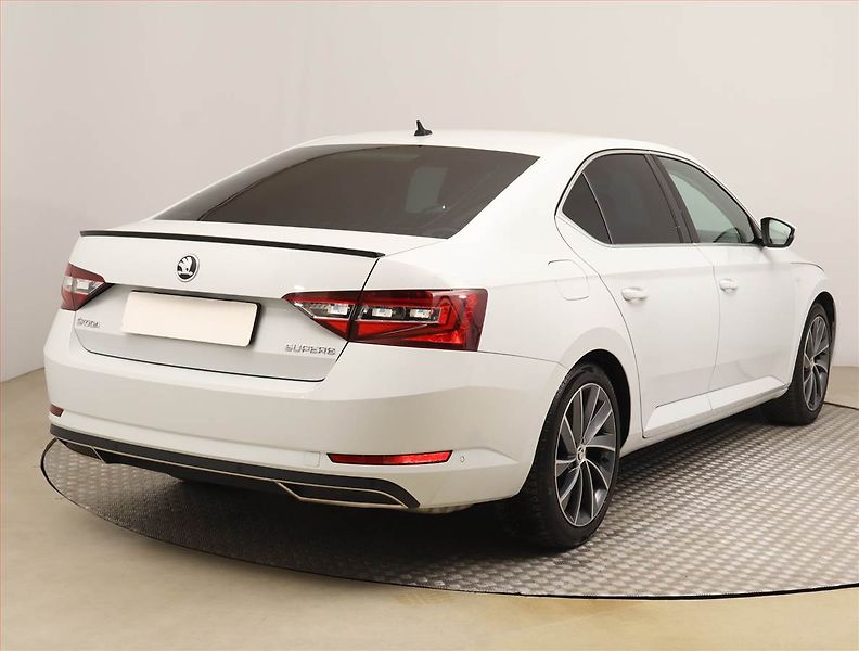 Škoda Superb (2017) Laurin&Klement 2.0 TSI - fotka 5 z 24