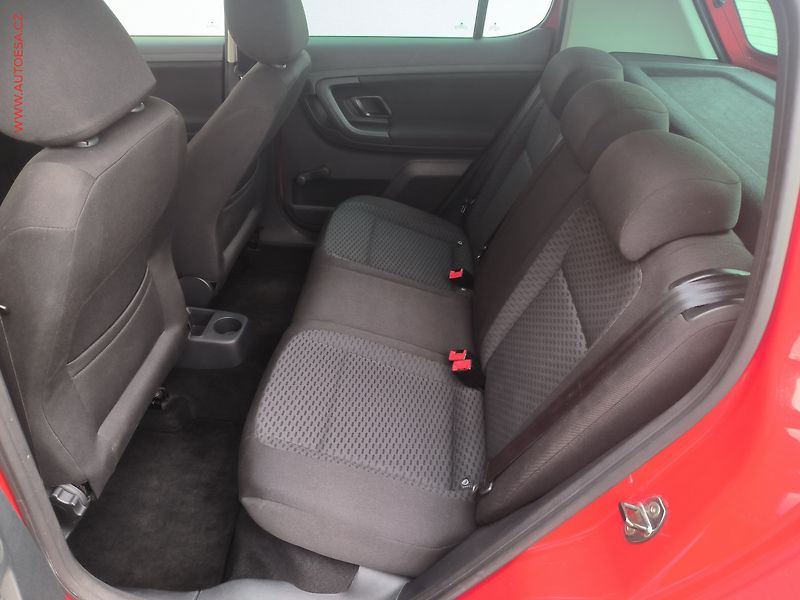 Škoda Fabia (2010) 1.2TSI, 1.maj, AC, výhřev sed - fotka 10 z 16