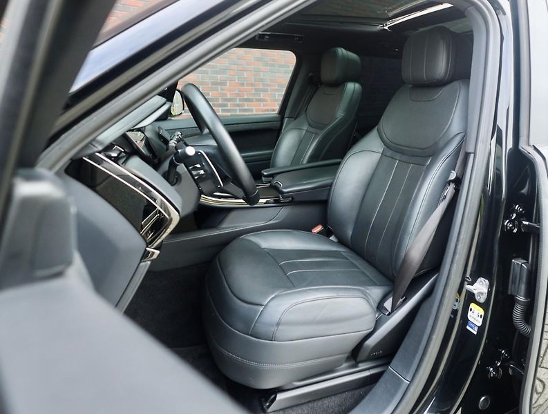 Land Rover Range Rover Sport (2022) 3.0 V6 ehybrid - fotka 23 z 45