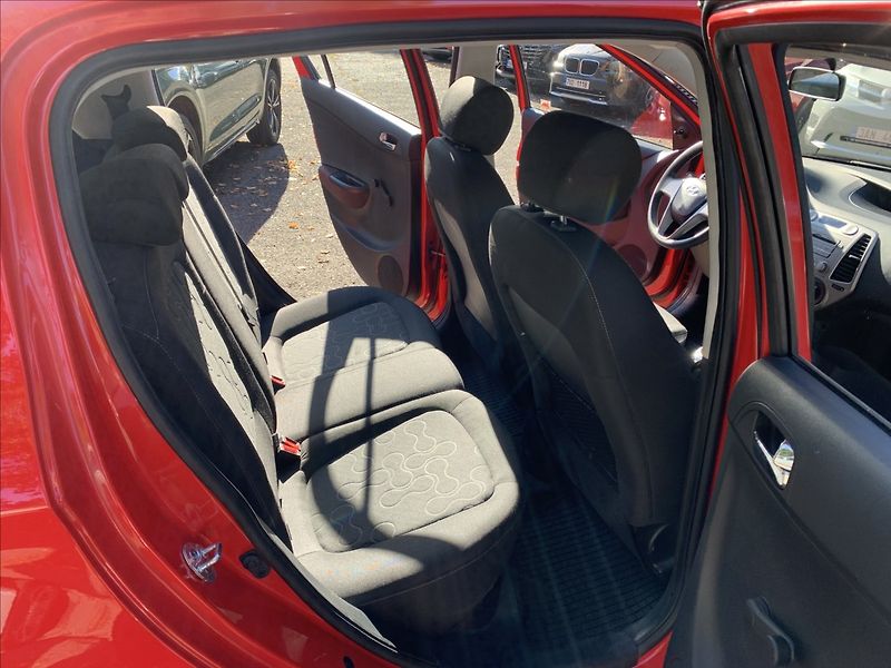 Hyundai i20 1,3 i - fotka 16 z 17