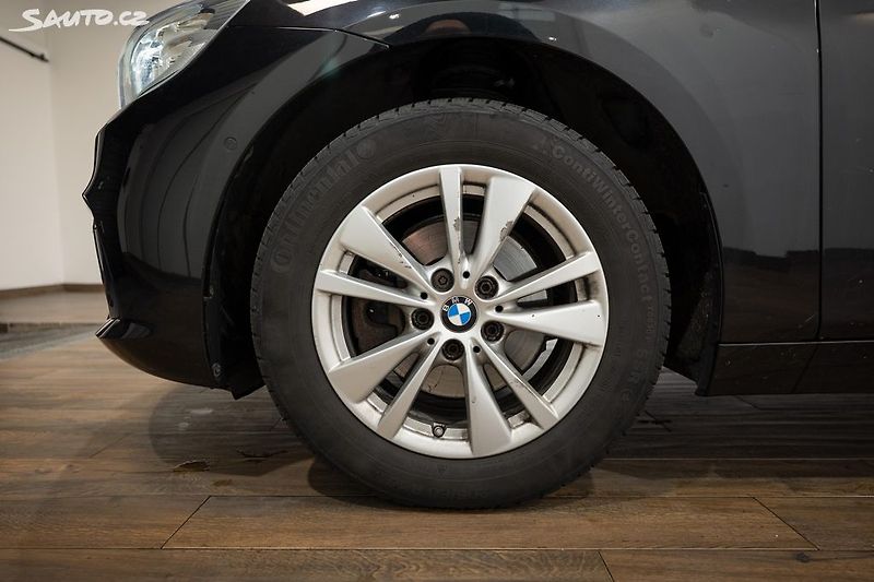 BMW Řada 2 216d Active Tourer - fotka 31 z 32