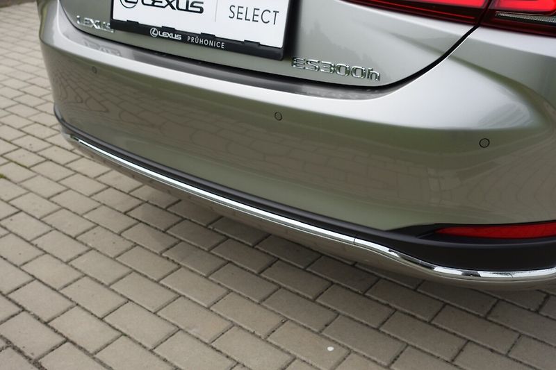 Lexus ES 300h ZLEVNĚNO 2,5 HSD LIMITED EDITI - fotka 40 z 41