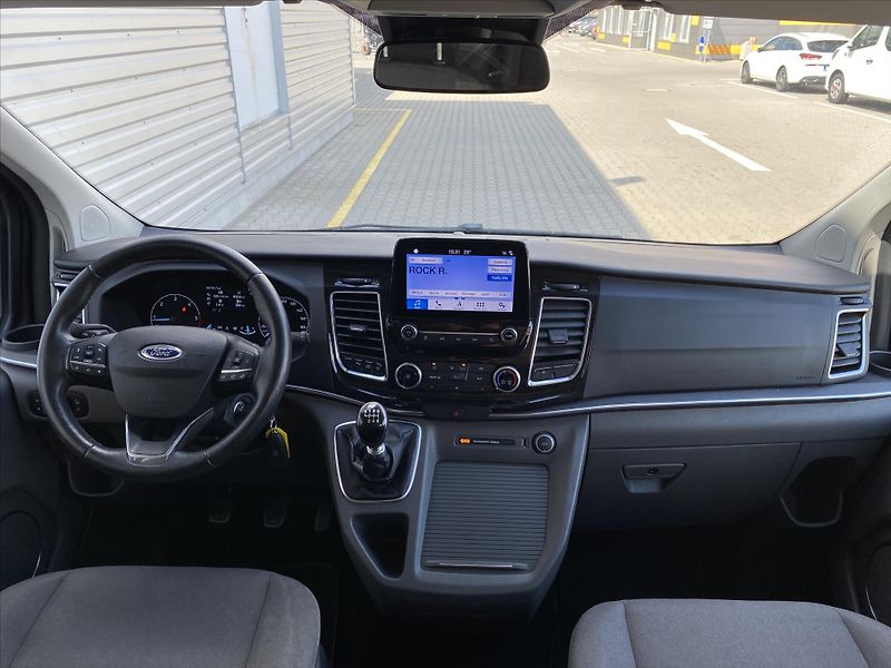 Ford Tourneo Custom 2,0 EcoBlue 136kW L2 - fotka 10 z 26