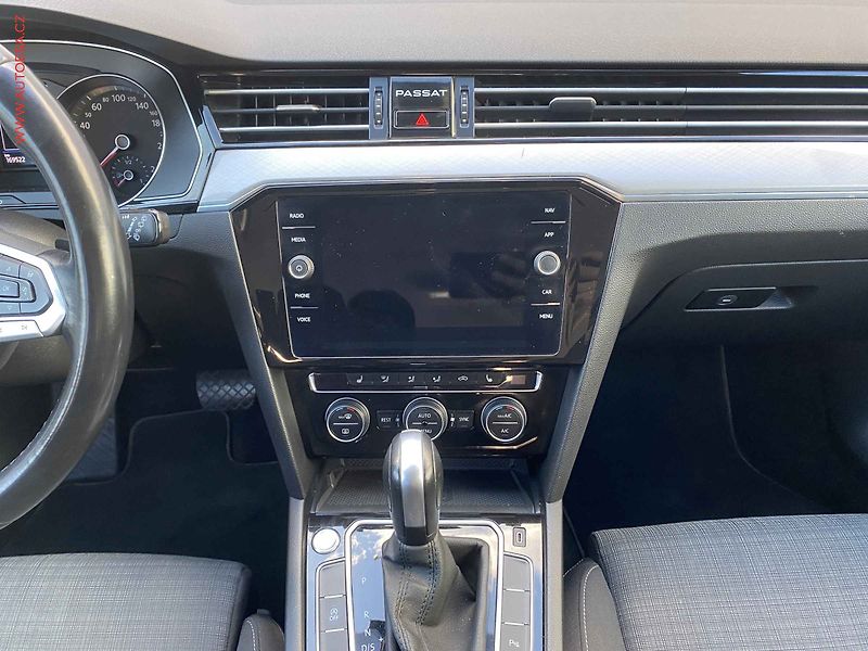 Volkswagen Passat (2019) 2.0 TDi, Business, DSG, LED - fotka 12 z 19