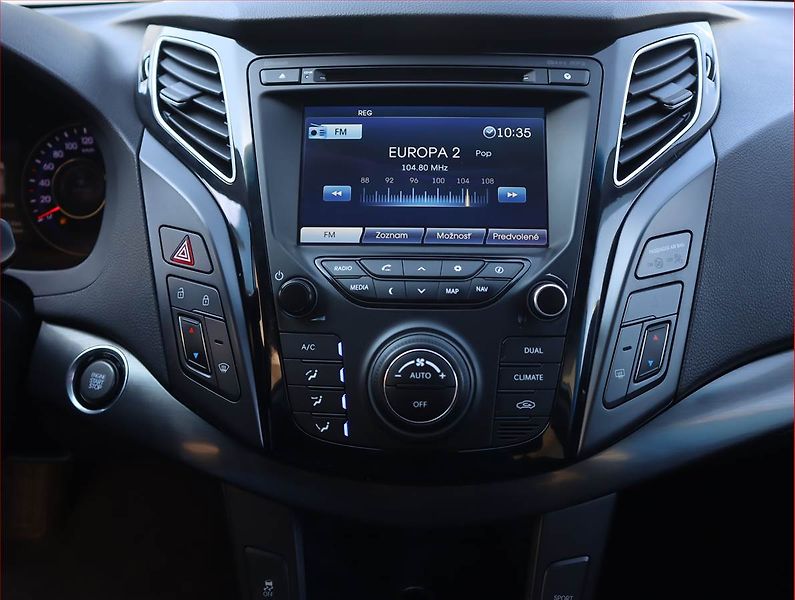 Hyundai i40 (2013) 1.7 CRDi, Automat, Navi - fotka 12 z 20