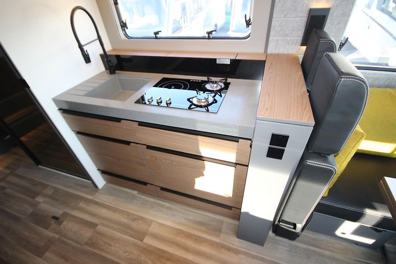 Niesmann+Bischoff (2025) ARTO 88 E model 2026 - fotka 40 z 79