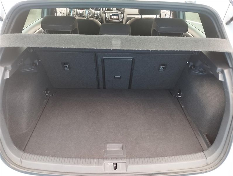 Volkswagen Golf 2,0 TDi 110KW R-Line - fotka 17 z 17