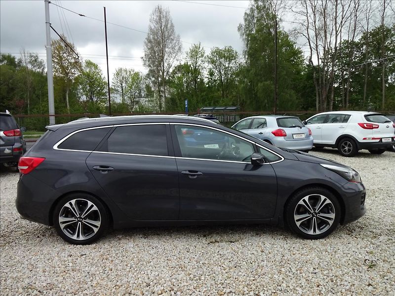 Kia Ceed 1,6 CRDi 100kW GT LINE - fotka 8 z 50