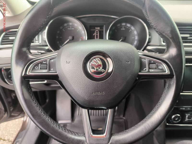 Škoda Superb (2014) 2.0 TDi 4x4, 1.maj,ČR, L&K - fotka 17 z 22
