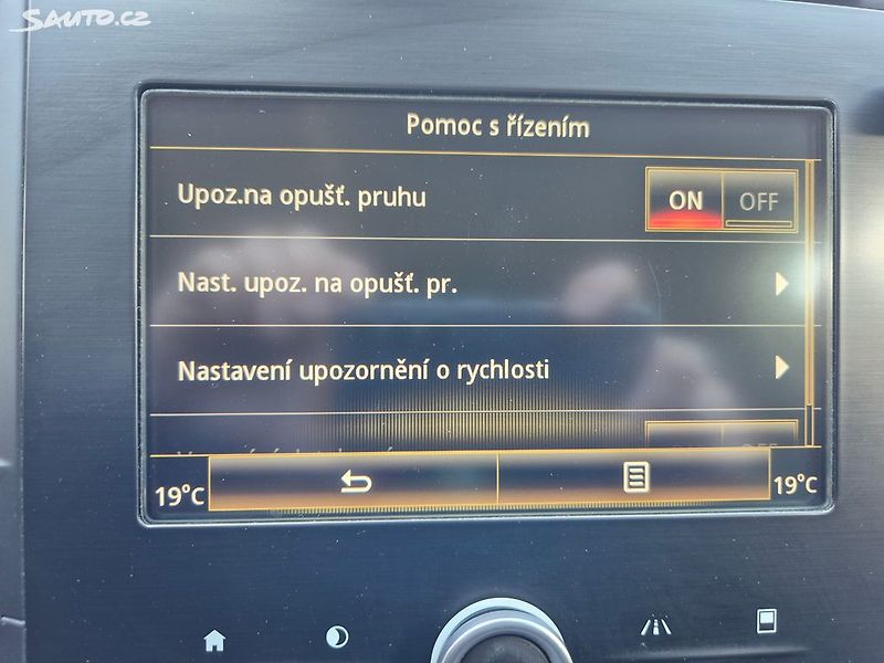 Renault Mégane (2017) 1.2i Automat 97Kw - fotka 26 z 29