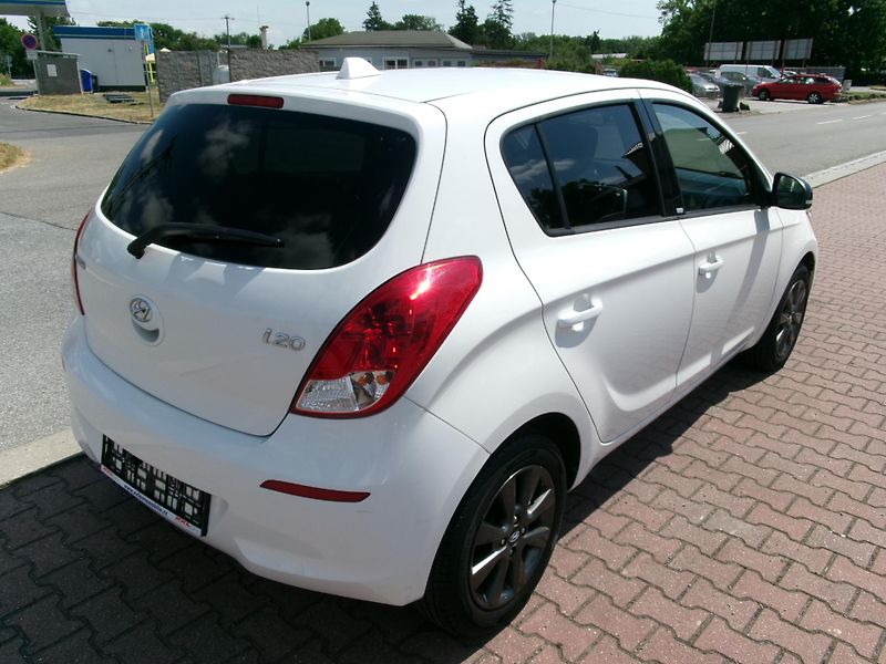 Hyundai i20 (2014) 1,2i - ZADÁNO - fotka 4 z 25