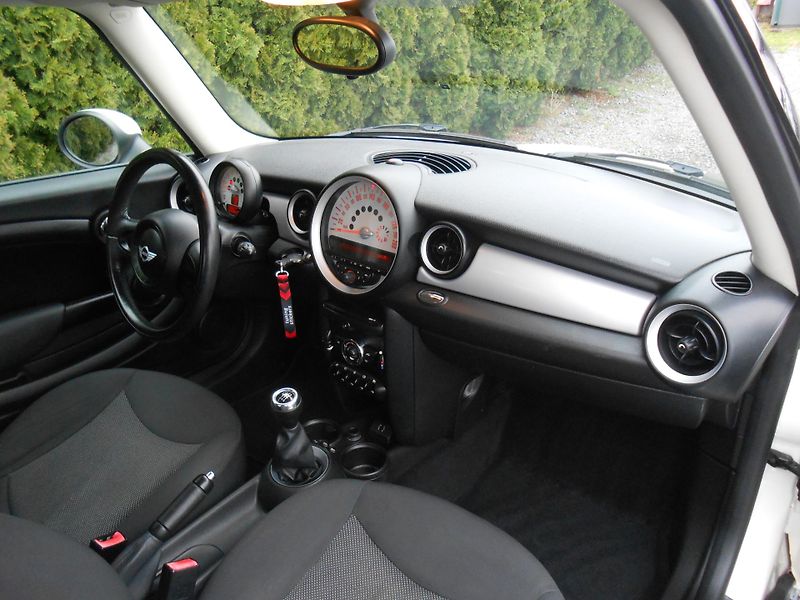Mini One 1.6i, KLIMA,110TKM - fotka 29 z 34
