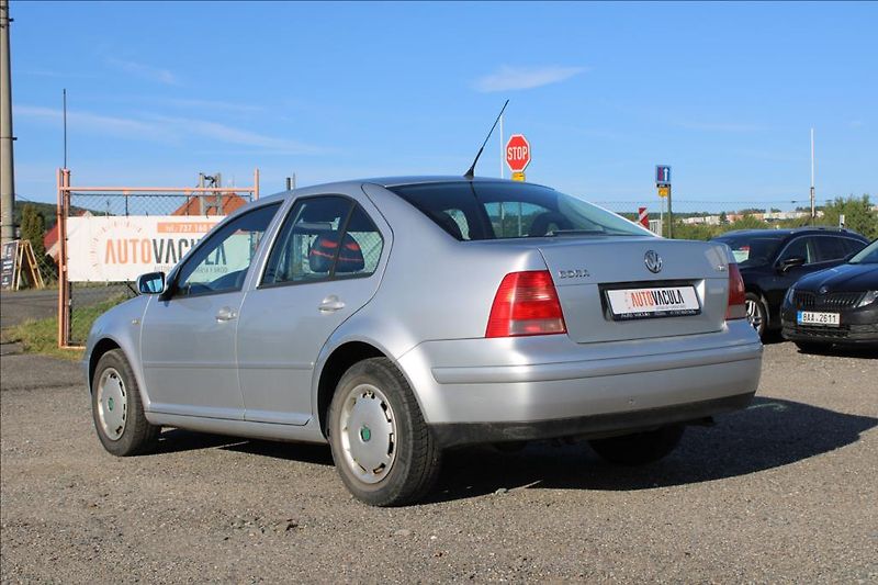 Volkswagen Bora 1,6 i  KLIMA, STK 7/2027 - fotka 6 z 19