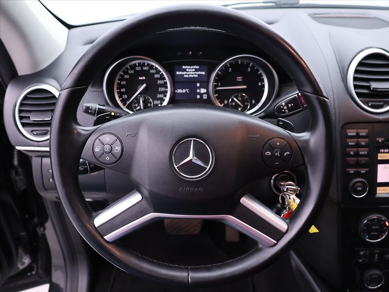 Mercedes-Benz GL 350 3,0 155kW 4Matic 7.míst - fotka 22 z 41