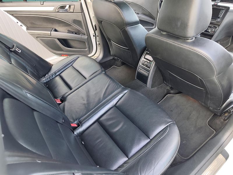 Škoda Superb - fotka 14 z 18