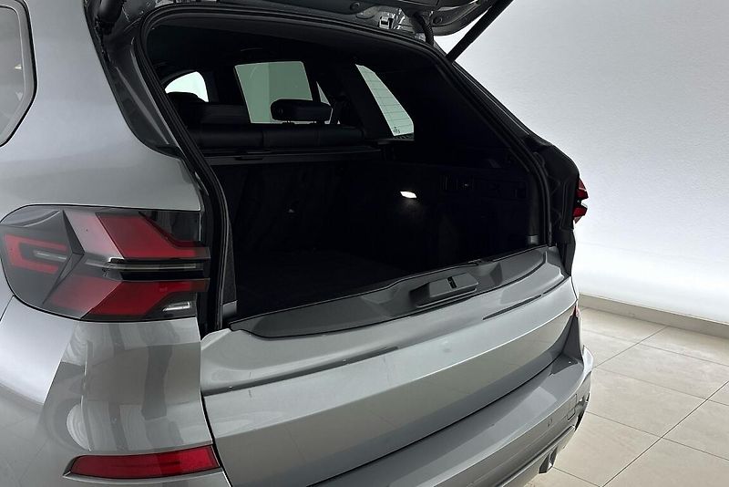 BMW X5 xDrive40i - fotka 11 z 28