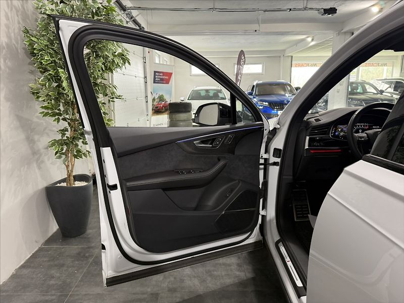 Audi SQ7 4,0   TFSI 507HP MATRIX B&O ČR - fotka 6 z 41