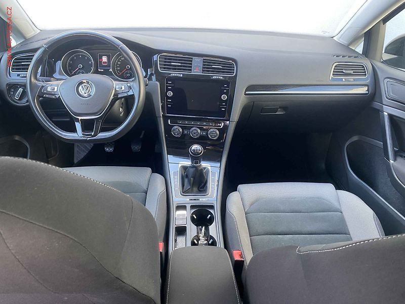 Volkswagen Golf (2017) 1.5 TSi, Highline, LED, navi - fotka 8 z 18