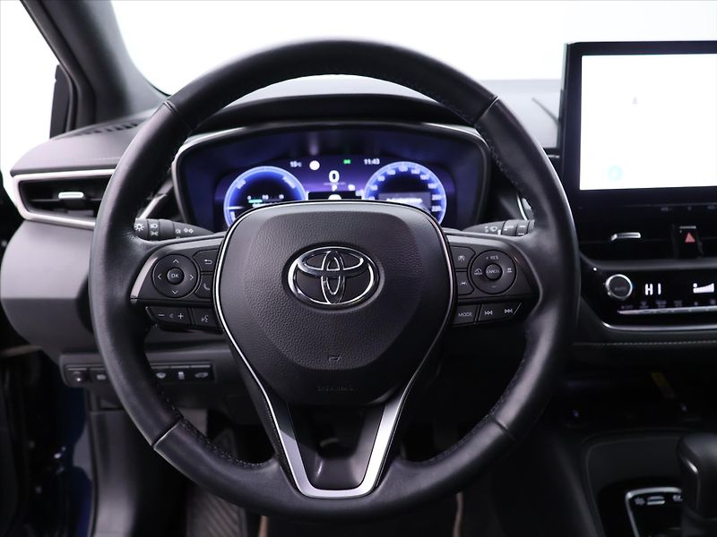 Toyota Corolla 2,0 HEV Executive Sport CZ DPH - fotka 18 z 38