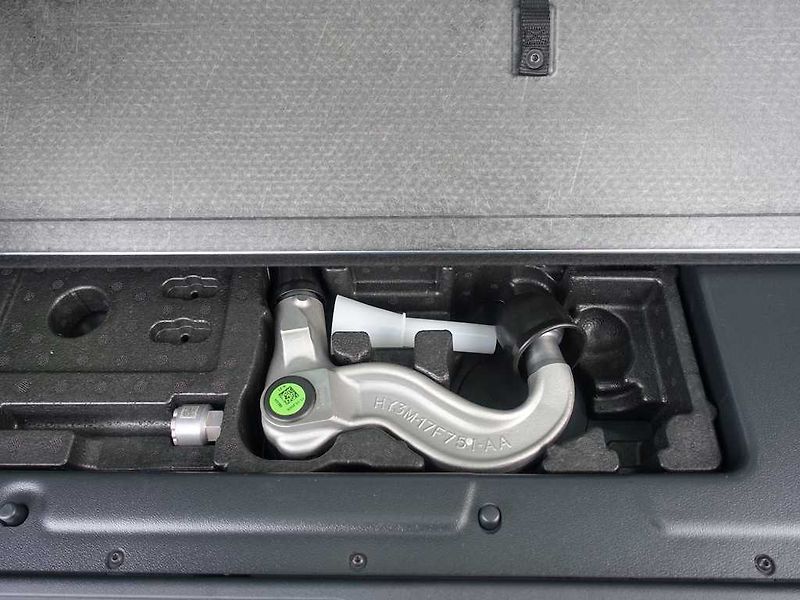 Land Rover Discovery 5 3,0  Dynamic SE D350 - fotka 38 z 43