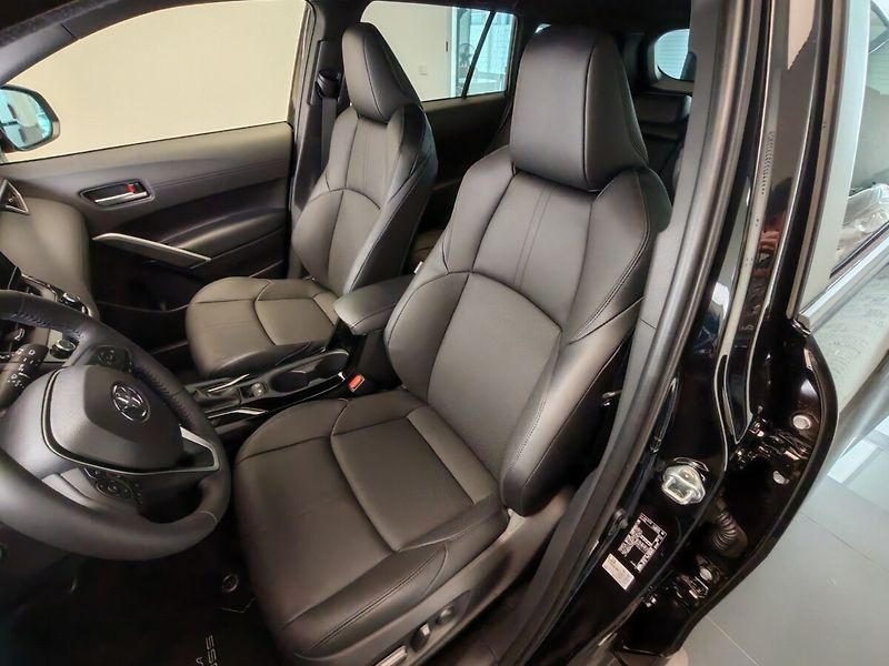 Toyota Corolla Cross 2.0 Hybrid 4x2 Executive - fotka 15 z 36