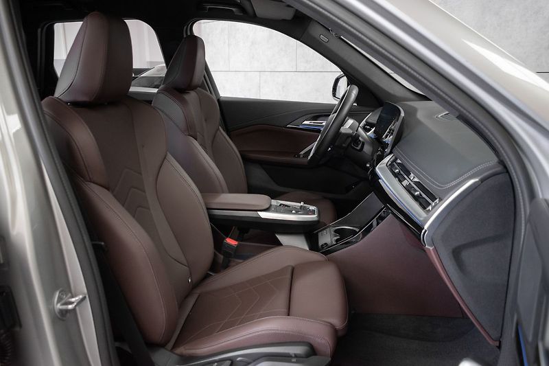 BMW iX1 xDrive30 REZERVACE - fotka 12 z 47