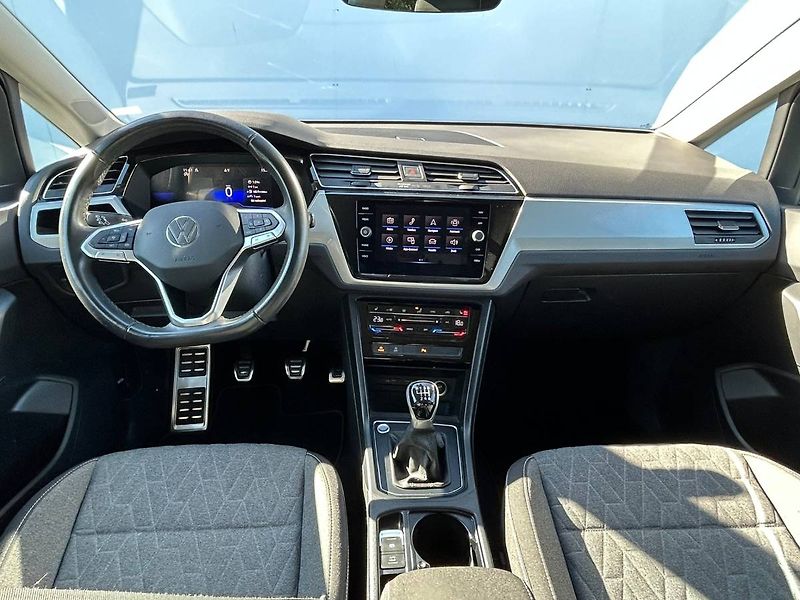 Volkswagen Touran (2023) 1.5 TSI 110kW manuál - fotka 5 z 35