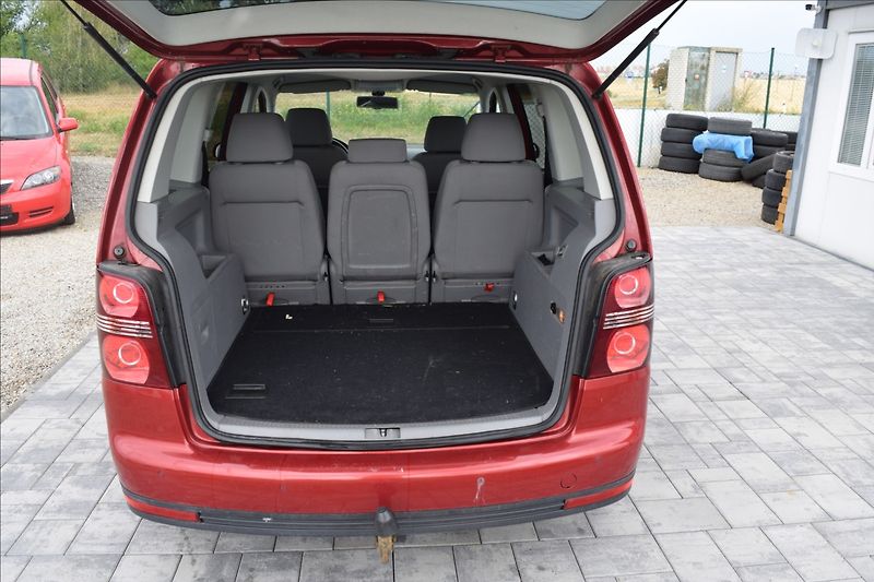 Volkswagen Touran 1,9 TDI 77KW AUTOMAT PO STK - fotka 25 z 46