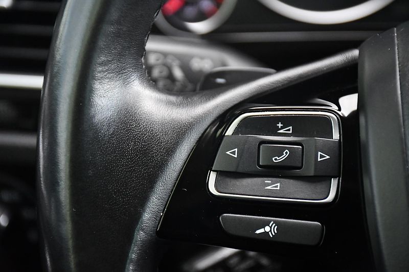 Volkswagen Touareg 3.0TDi V6 4M R-LINE TAŽNÉ ČR - fotka 23 z 44