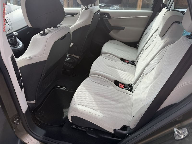 Citroën C4 Picasso (2013) 1.6 HDI, autoAC, temp - fotka 9 z 16