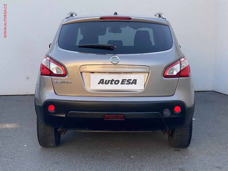Nissan Qashqai (2013) 1.6 16V, I-Way, panor - fotka 5 z 17