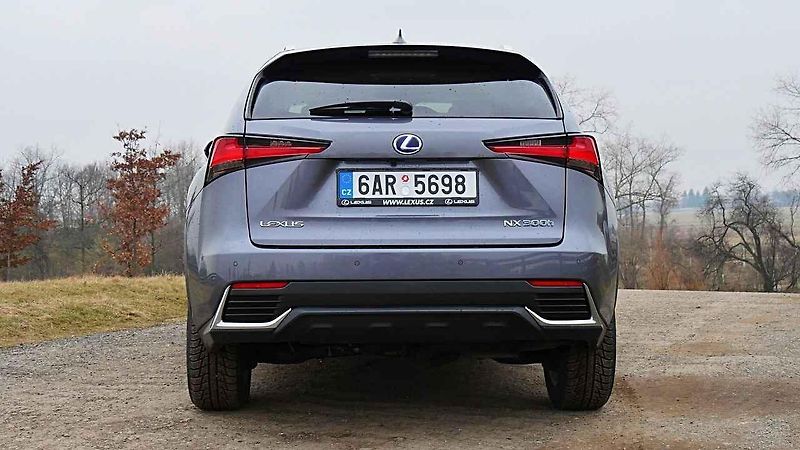 Lexus NX 300h.