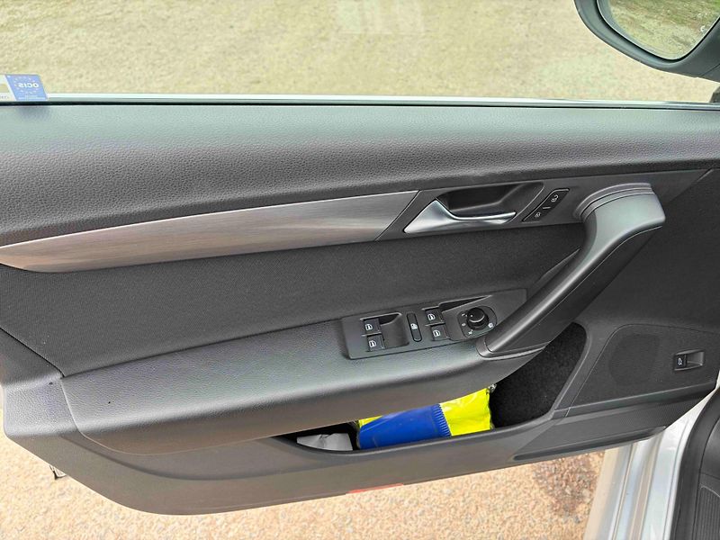 Volkswagen Passat (2012) 2.0 /103kW - fotka 10 z 15