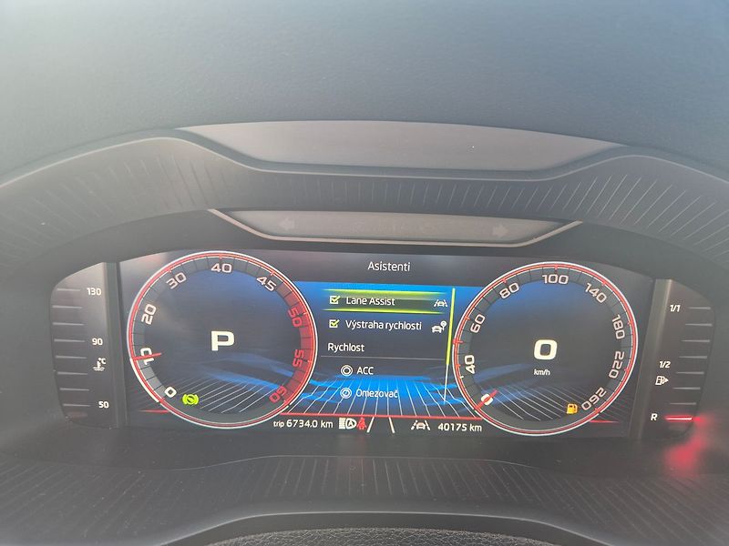 Škoda Karoq SportLine 2,0 TDI DSG 4x4 - fotka 18 z 34