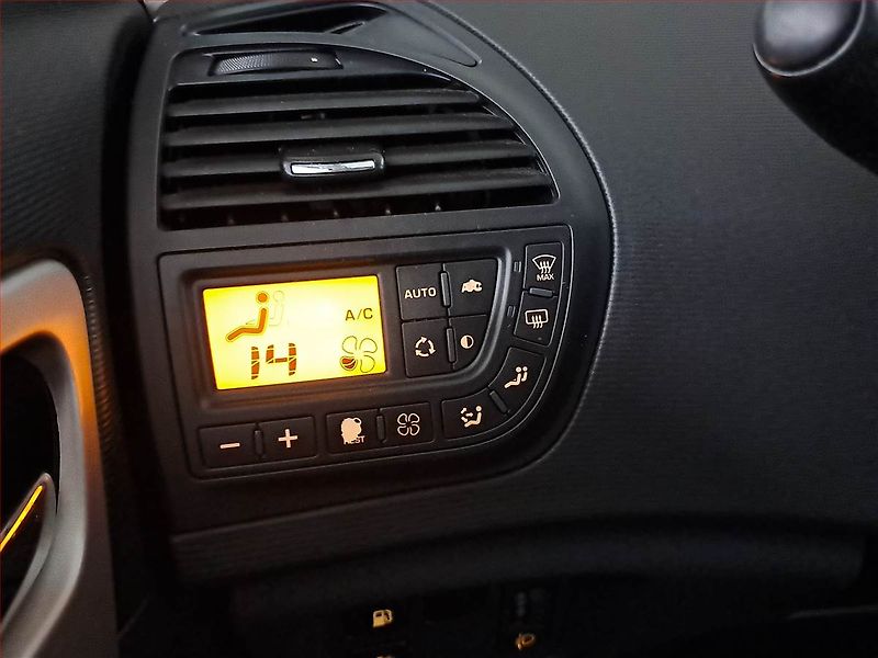 Citroën C4 Picasso (2012) 1.6 VTi, 7 míst, Tempomat - fotka 20 z 20